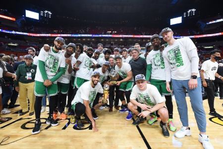 NBA官宣实力榜排名：勇士第三，篮网76人未进前10，湖人倒数第六-nba实力球队排名