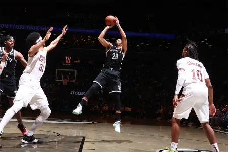 4队锁定季后赛席位！NBA最新排名：湖人岌岌可危，勇士获绝佳排名-nba季后赛前四名