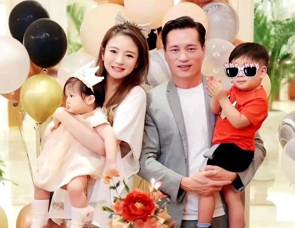 老公被捕后，43岁安以轩复出满脸不自信，当初嫁给汪小菲会怎样？（安以轩老公哪一年的）