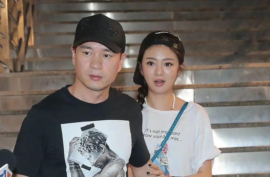 老公被捕后，43岁安以轩复出满脸不自信，当初嫁给汪小菲会怎样？（安以轩老公哪一年的）