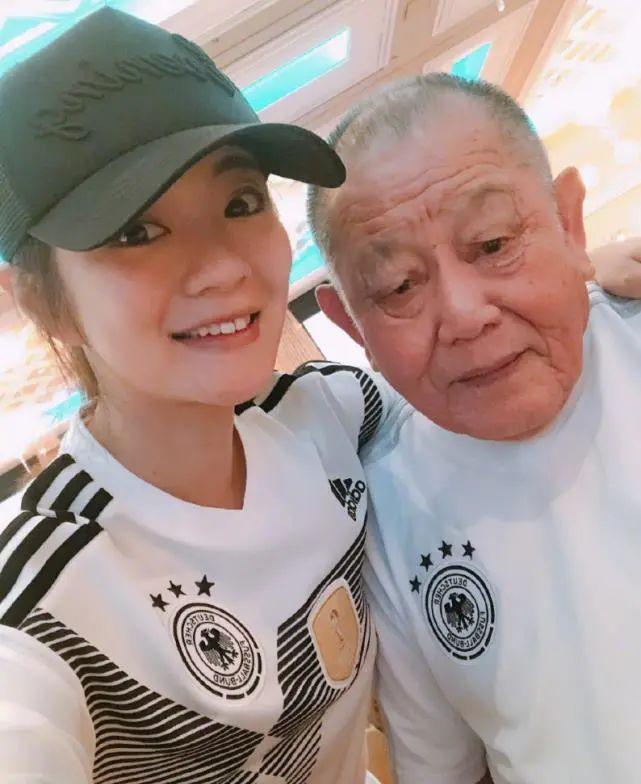 老公被捕后，43岁安以轩复出满脸不自信，当初嫁给汪小菲会怎样？（安以轩老公哪一年的）