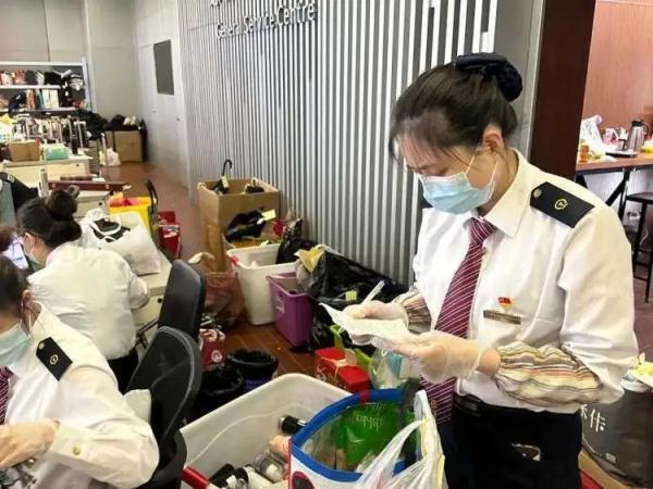 近期坐过火车的这些人，请尽快联系12306！（坐火车遇到问题找谁解决）