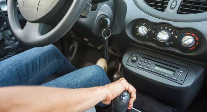 奉上一份新手福音：教你手动挡又快又不熄火的起步方法！-手动挡怎么快速起步不熄火