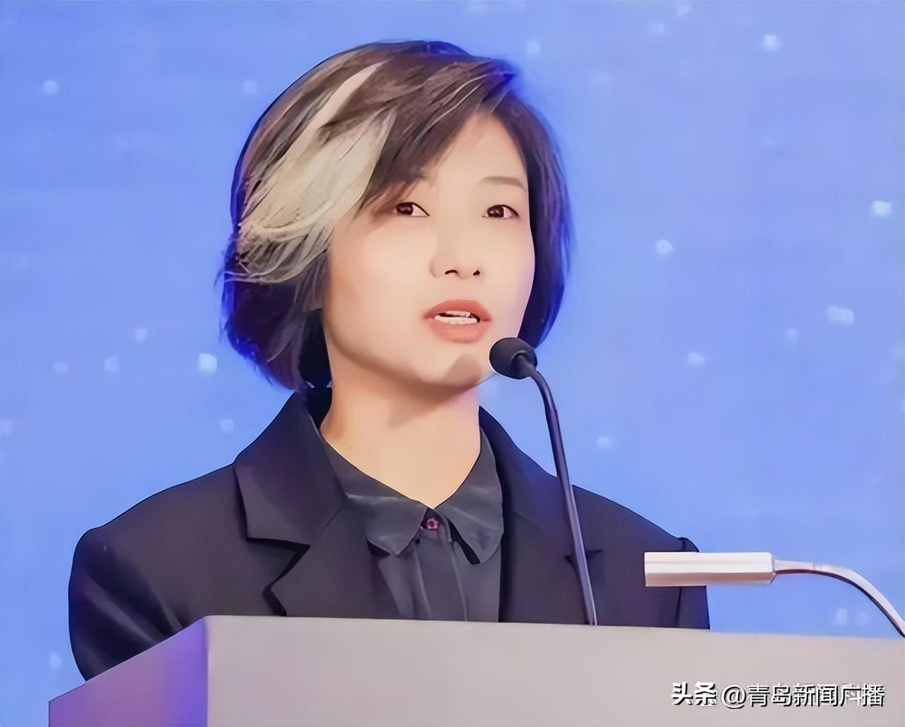 深圳70后女副区长白发照走红，官方回应：系天生，非染发！（深圳副区长被抓）