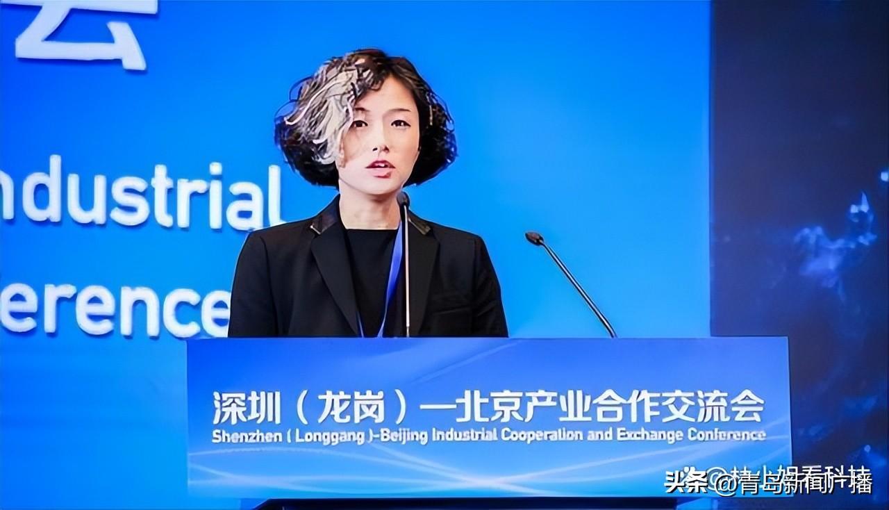 深圳70后女副区长白发照走红，官方回应：系天生，非染发！（深圳副区长被抓）