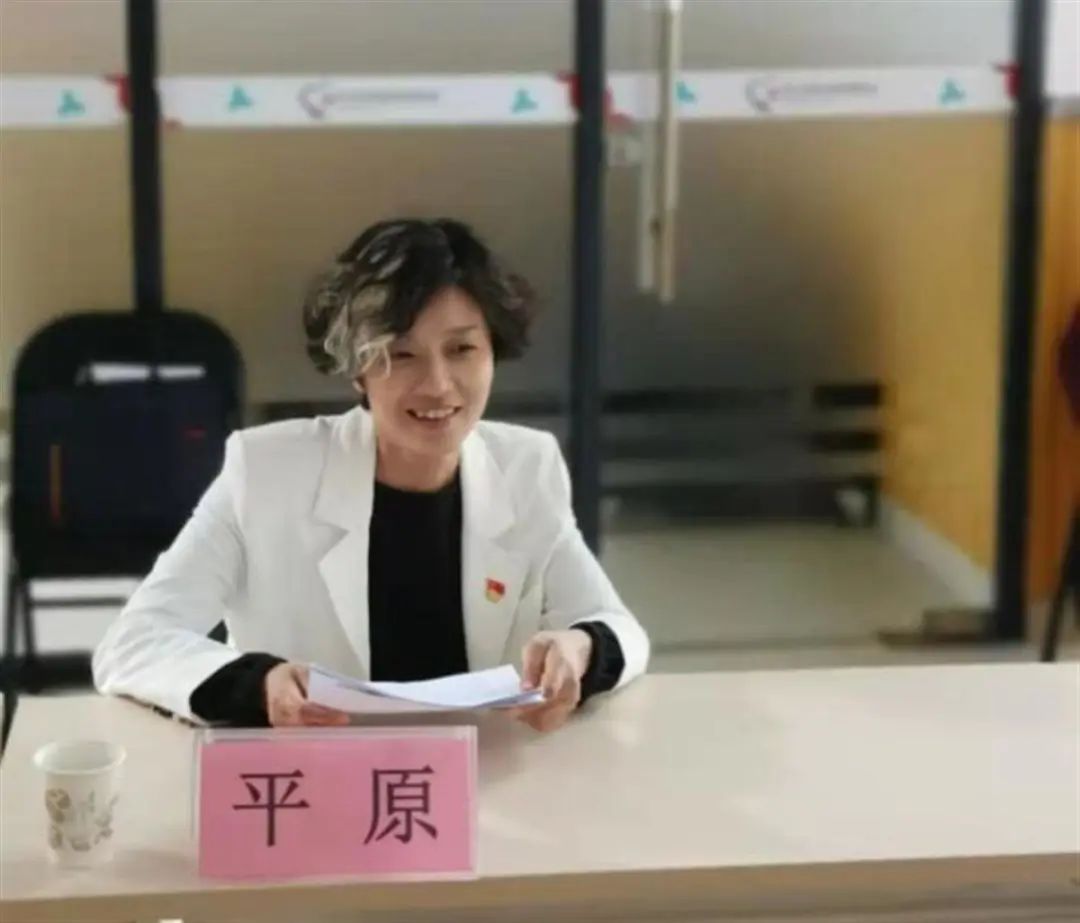 女副区长“白发照”引发关注，回应来了（女副区长车祸）