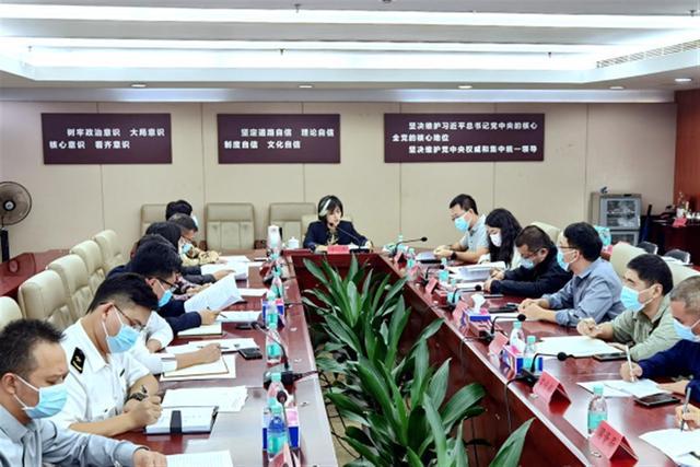 深圳70后女副区长白发照走红：系天生非染发，倾听公众声音没错（深圳女区委书记辞职）