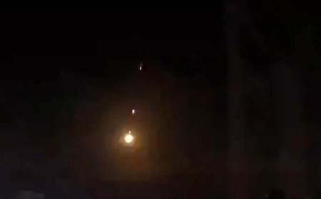 乌克兰首都上空现巨大光球，是什么原因引起的？（乌克兰光幕红绿灯是真的吗）