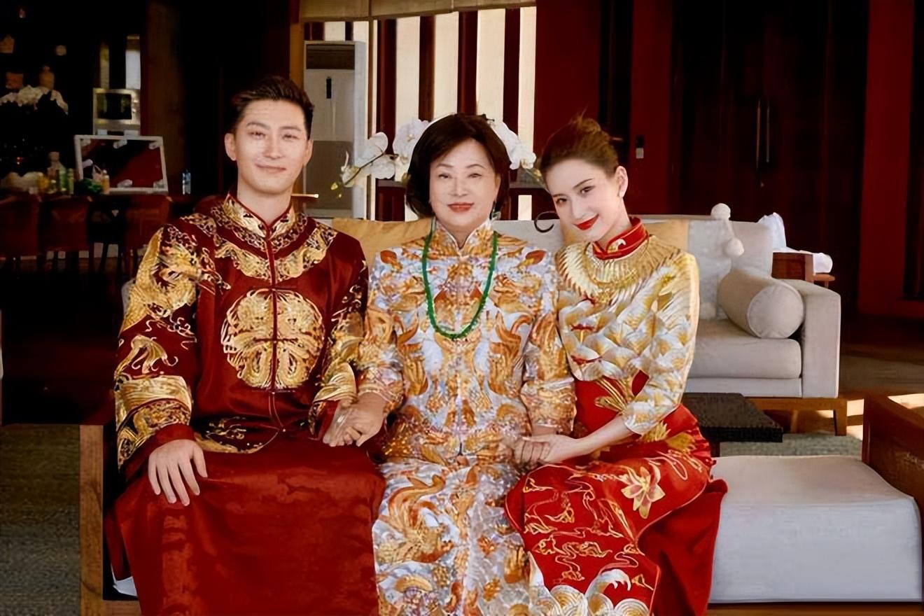窦骁与何超莲大婚！一场世纪婚礼，粉碎了外界的猜疑和谣传-窦骁和何超莲的恋爱过程