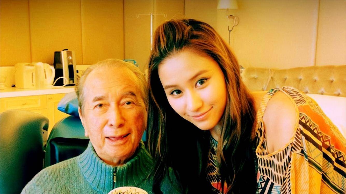 身家400亿，与吴克群相恋4年的何超莲，为什么转身嫁给了窦骁？-窦骁个人资产多少亿