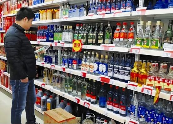 白酒瓶身有3个“记号”，甭管价格多便宜，都是100%纯酿，放心喝-白酒瓶高度多少尺寸
