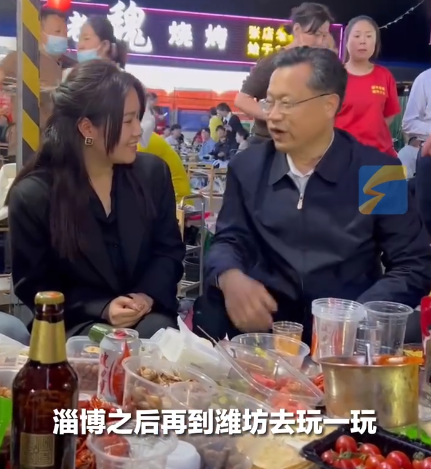 热搜！淄博烧烤摊前，潍坊文旅局长疯狂揽客！送风筝、送黄瓜西红柿，网友：局长抢人了……（潍坊市文化旅游局局长简历）
