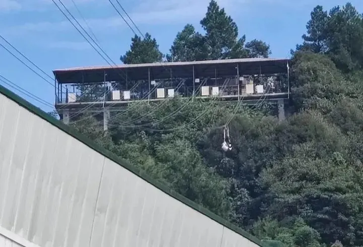 天津一游客玩「步步惊心」突发昏迷坠落后死亡，当地景区正整改，景区需担什么责任？高空项目有哪些安全隐患？（景区步步惊心设计）