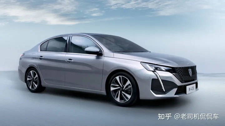 法系车终于低头！1.6T顶配12.17万，标致拿自己当“国产车”卖？（法系车1.8t发动机通病有哪些）