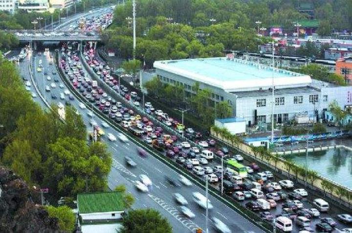 新医路西延道路与管廊工程封闭施工（新医路西延最新情况）