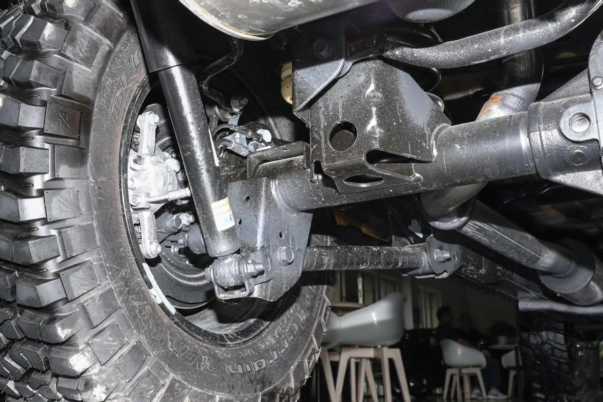 不到45万起，纯进口硬派越野SUV，配2.0T+8AT，牧马人值得选吗？（越野车jeep牧马人高配多少钱一辆）