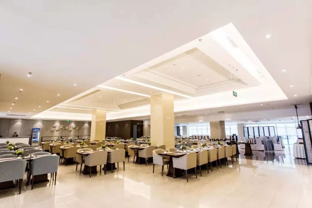 环球中心背面这家五星级酒店，婚宴价格真的让人心动！-环球中心宴会厅