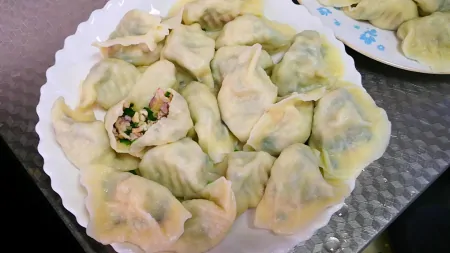 韭菜和它一起包饺子，味道美极了，比三鲜馅更鲜，味精都不用放了（韭菜配什么馅包饺子好吃）
