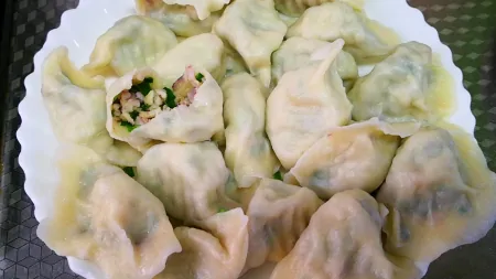 韭菜和它一起包饺子，味道美极了，比三鲜馅更鲜，味精都不用放了（韭菜配什么馅包饺子好吃）