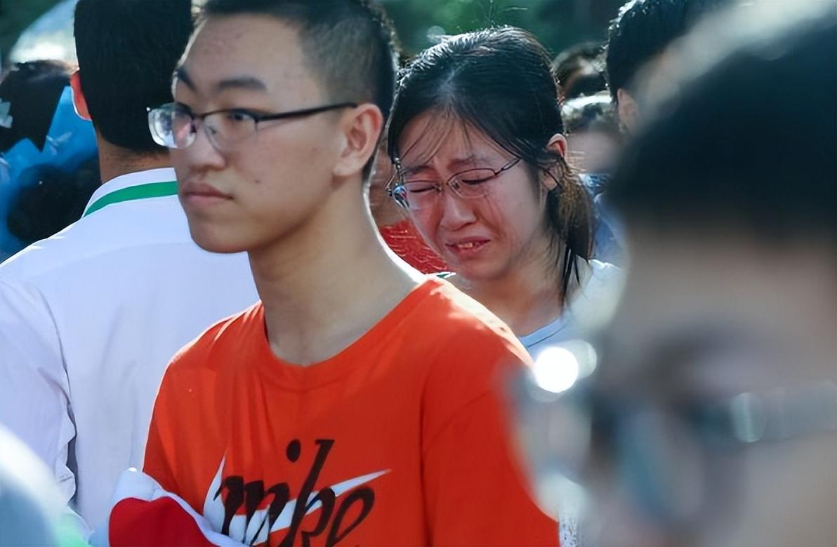 郑州15名学生无缘高考，当事人出面证实，班主任3个字回答惹众怒（郑州高考失联男孩最新消息）