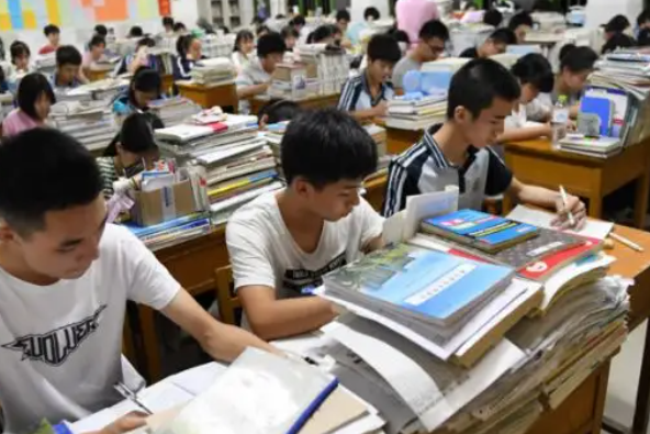 老师不给学生报名高考：反正单招都没录上，也没必要参加高考（老师不让我报名怎么办）