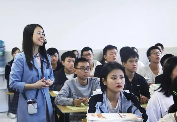 老师不给学生报名高考：反正单招都没录上，也没必要参加高考（老师不让我报名怎么办）