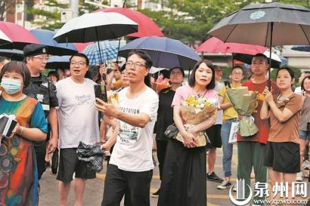 高考落幕 泉州近5万名考生为人生中的大考画下句号（泉州高考学生人数多少）