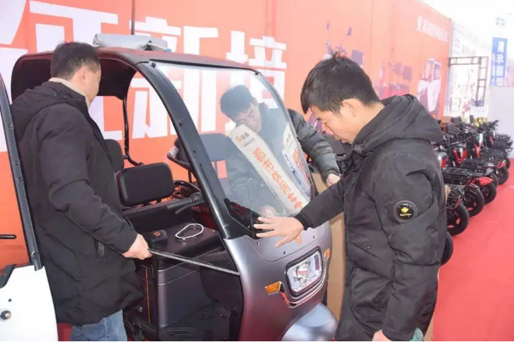 才知道，5000元的小四轮老年代步车，出厂价多少？卖一辆赚多少？（老年代步四轮车怎么样）