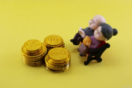 最大退休潮将至，明年养老金上调是4%还是3.5%？想要了解来看看-2021退休金养老金上调时间