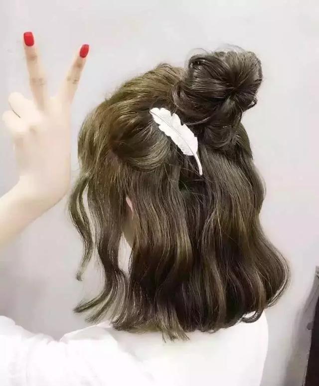 青春有活力的4款发型！学生党和上班族都可以，减龄又好看-青春头发造型