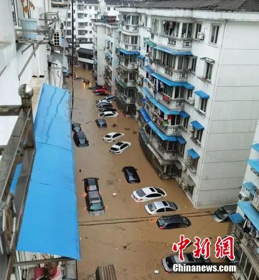 今年的雨有多大？26省份现洪涝灾害，高考受影响-今年雨水太多了英语