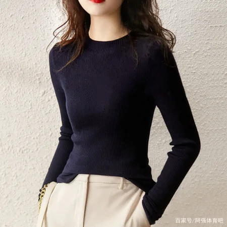 “大衣”已经失宠，今秋突然火了一种小衫，叫“德绒衫”，显高雅（德绒打底衫裁剪图）