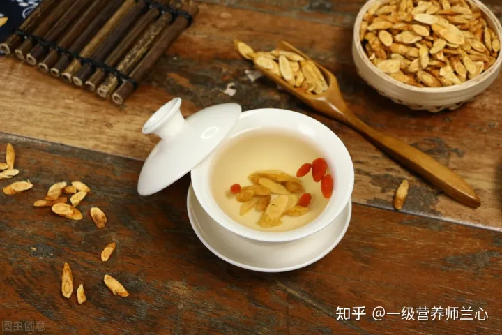 黄芪有哪5大作用？北芪和南芪一样吗？怎么吃更好？哪些人不适合（黄芪南芪和北芪有什么区别）