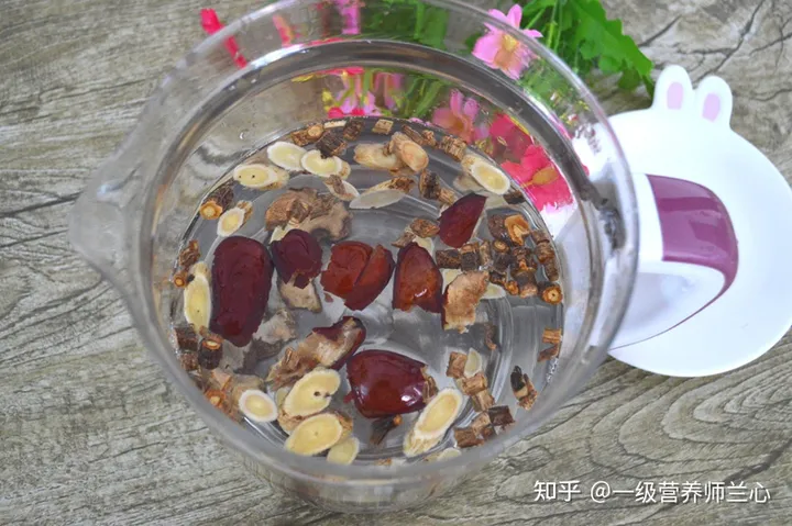 黄芪有哪5大作用？北芪和南芪一样吗？怎么吃更好？哪些人不适合（黄芪南芪和北芪有什么区别）