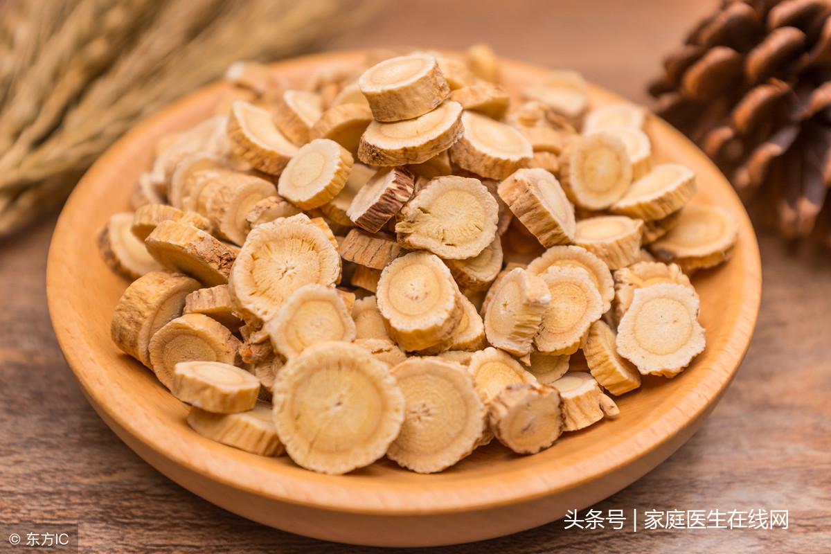 长期用黄芪泡水的人，已经尝到这4个甜头，现在分享给你（用黄芪泡水喝,不仅能抗衰老）