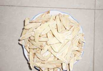 黄芪泡水喝的功效、黄芪的功效与作用及食用方法中医说（黄芪泡水的功效是什么作用）