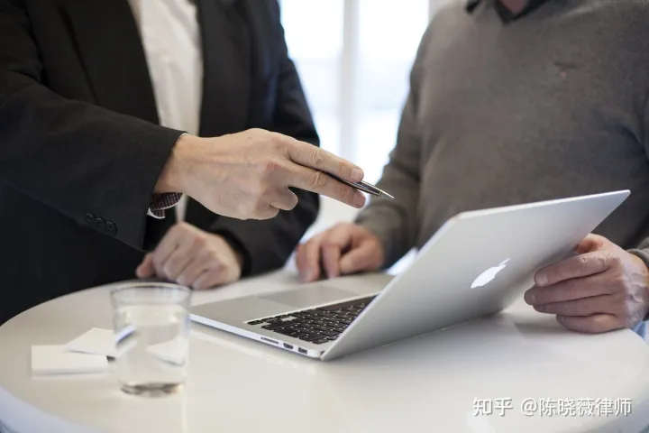 刑事案件什么时候委托律师介入最好，非吸案金额司法鉴定审计报告怎么审-刑事案件什么时候可以聘请律师