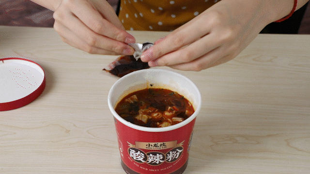 200W床垫买不起！但我凭一己之力，全款买下6款酸辣粉-两百万的床垫