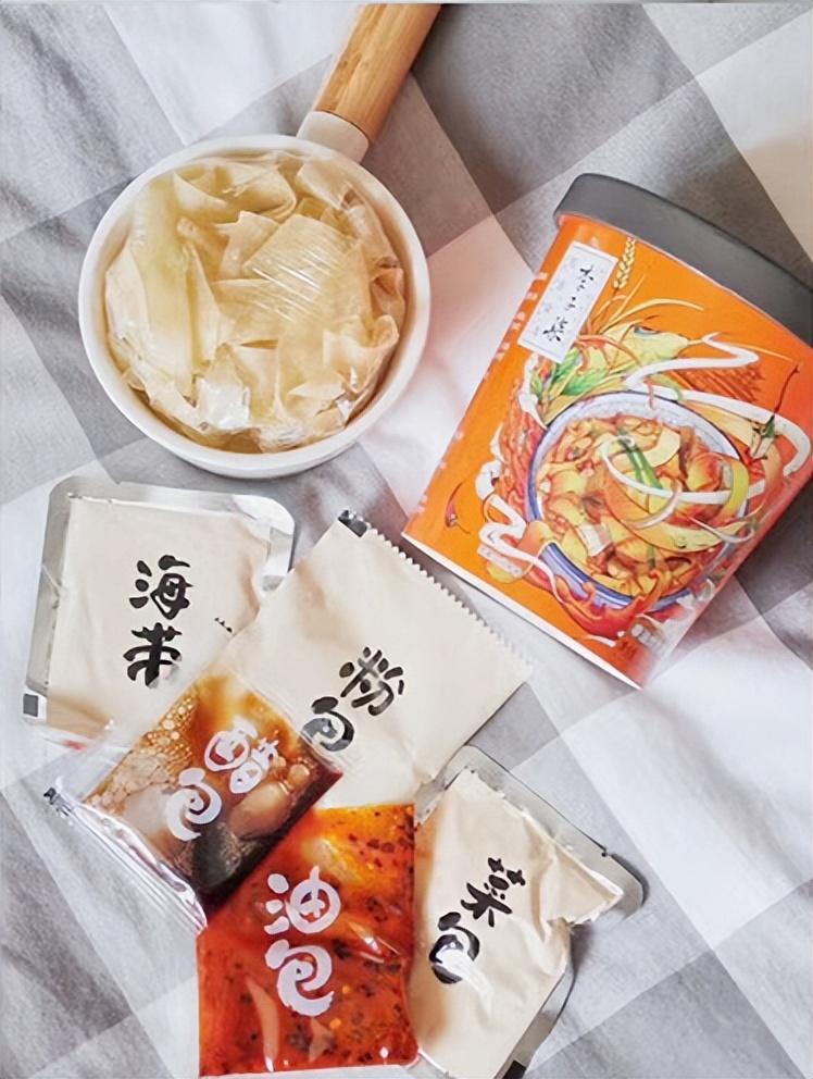 200W床垫买不起！但我凭一己之力，全款买下6款酸辣粉-两百万的床垫