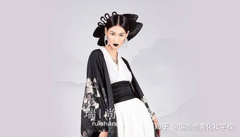 化妆学校哪所化妆学校口碑比较好？推荐一所适合你的化妆培训学校-化妆学校哪家比较好学