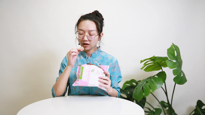 长大后再吃旺旺，我还是被它拿捏得死死的-小时候我吃了十袋旺旺大礼包英语