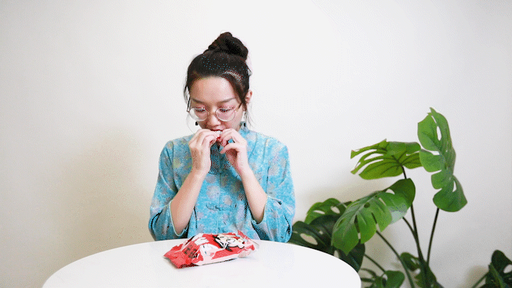 长大后再吃旺旺，我还是被它拿捏得死死的-小时候我吃了十袋旺旺大礼包英语