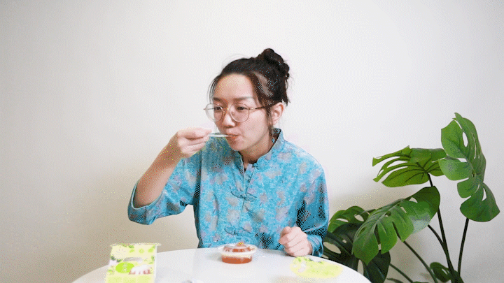 长大后再吃旺旺，我还是被它拿捏得死死的-小时候我吃了十袋旺旺大礼包英语