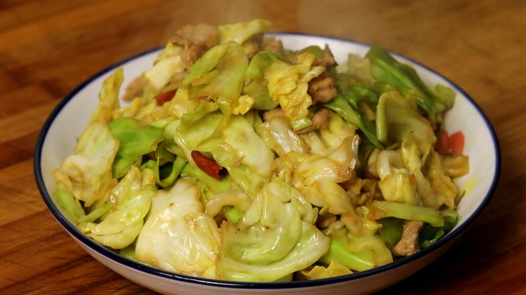 为啥饭店炒的包菜那么好吃，原来诀窍在这里，学会也能做大厨-包菜怎样炒好吃?