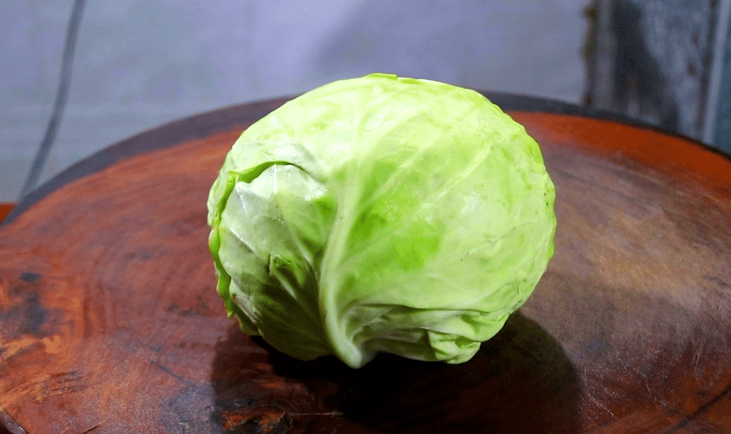 原来炒包菜也有窍门，加一种调料，简单一炒，比吃大鱼大肉还过瘾-炒包菜的秘诀有哪些视频