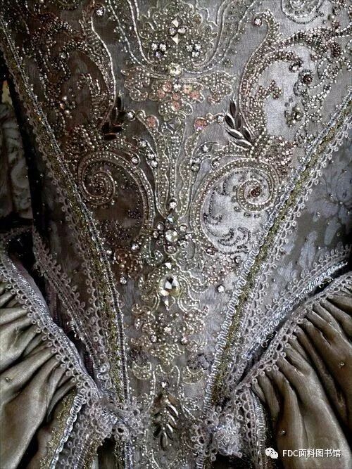 戏剧影视《伊丽莎白：黄金时代》服装面料指南-伊丽莎白:黄金年代