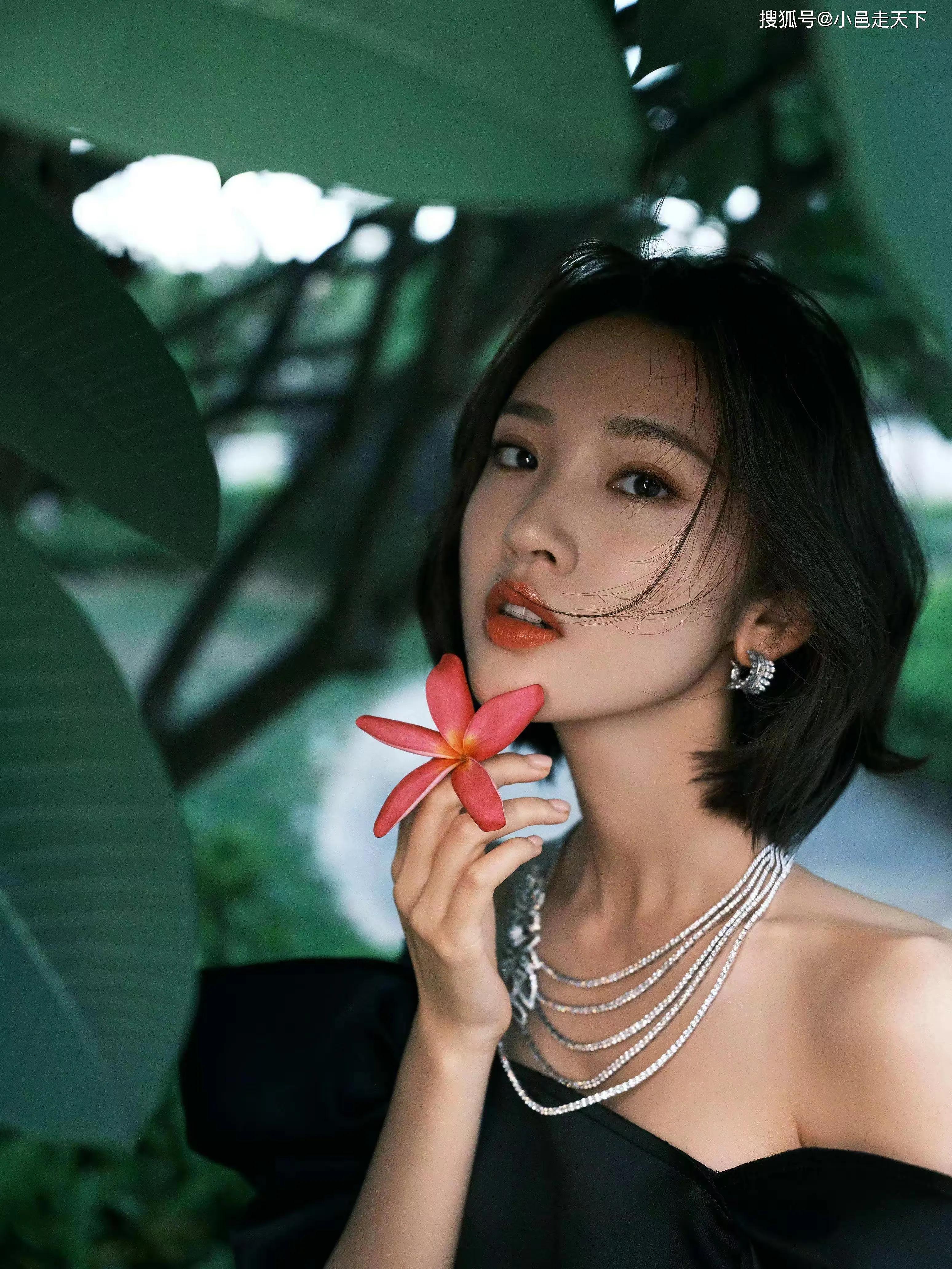 为什么圈里最干净的女星是唐艺昕，而不是刘亦菲？（为什么说娱乐圈没几个干净的）