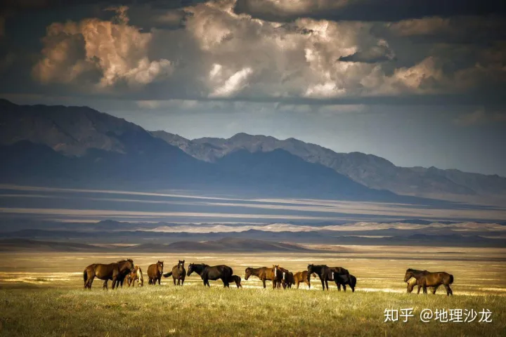 位于亚洲内陆地区的“中亚五国”，各有什么国家特点？（中亚五国地理位置特点）