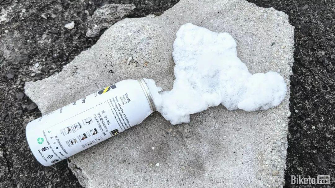 直怼气嘴的补胎神器 1分钟够快了吗？台湾IRS充气补胎液测试-汽车充气补胎宝