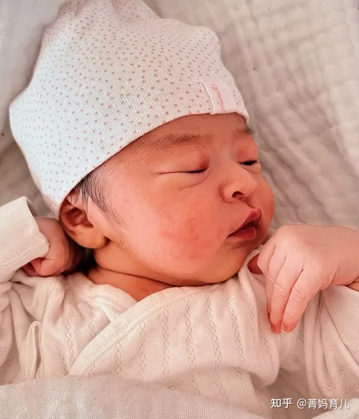 跨国买精生混血女儿的叶海洋，二胎出生了！前一天还在直播（叶海洋是女的吗）